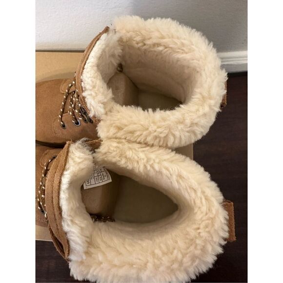 UGG® Romely Heritage lace fashion Boot  chestnut size 7 new in box - Picture 13 of 16